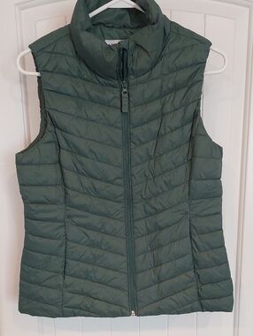 Old Navy Active M Womens Channel Puffer Vest